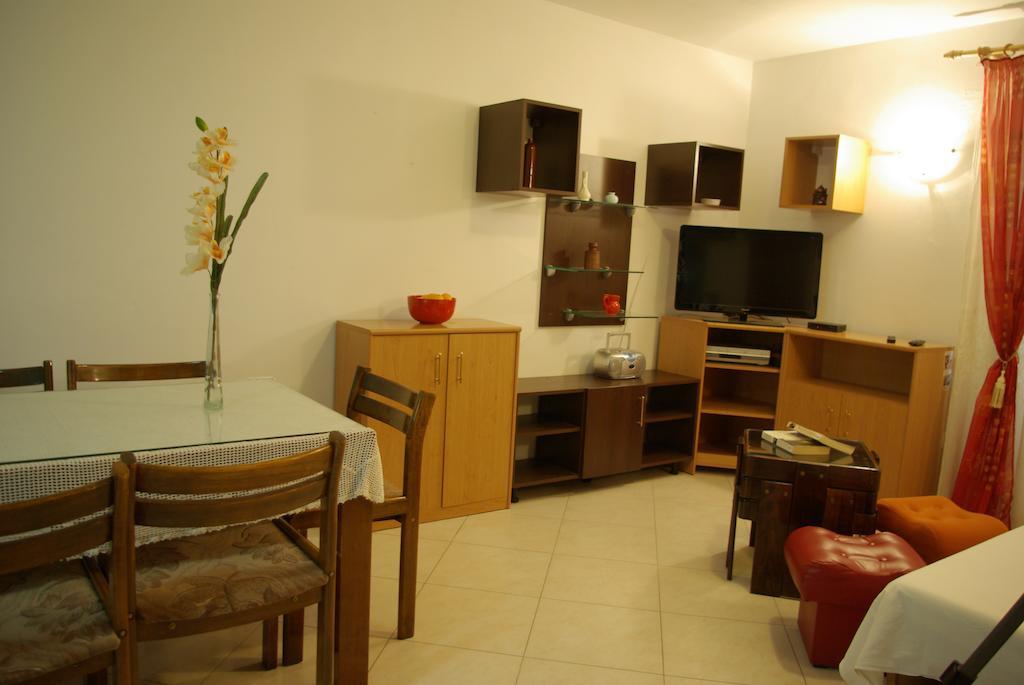 Varos Apartment